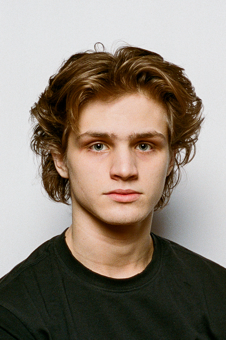 2media_#4_06.02.26__CROP_Portra400_LM6_by_@janhlavacek__-49