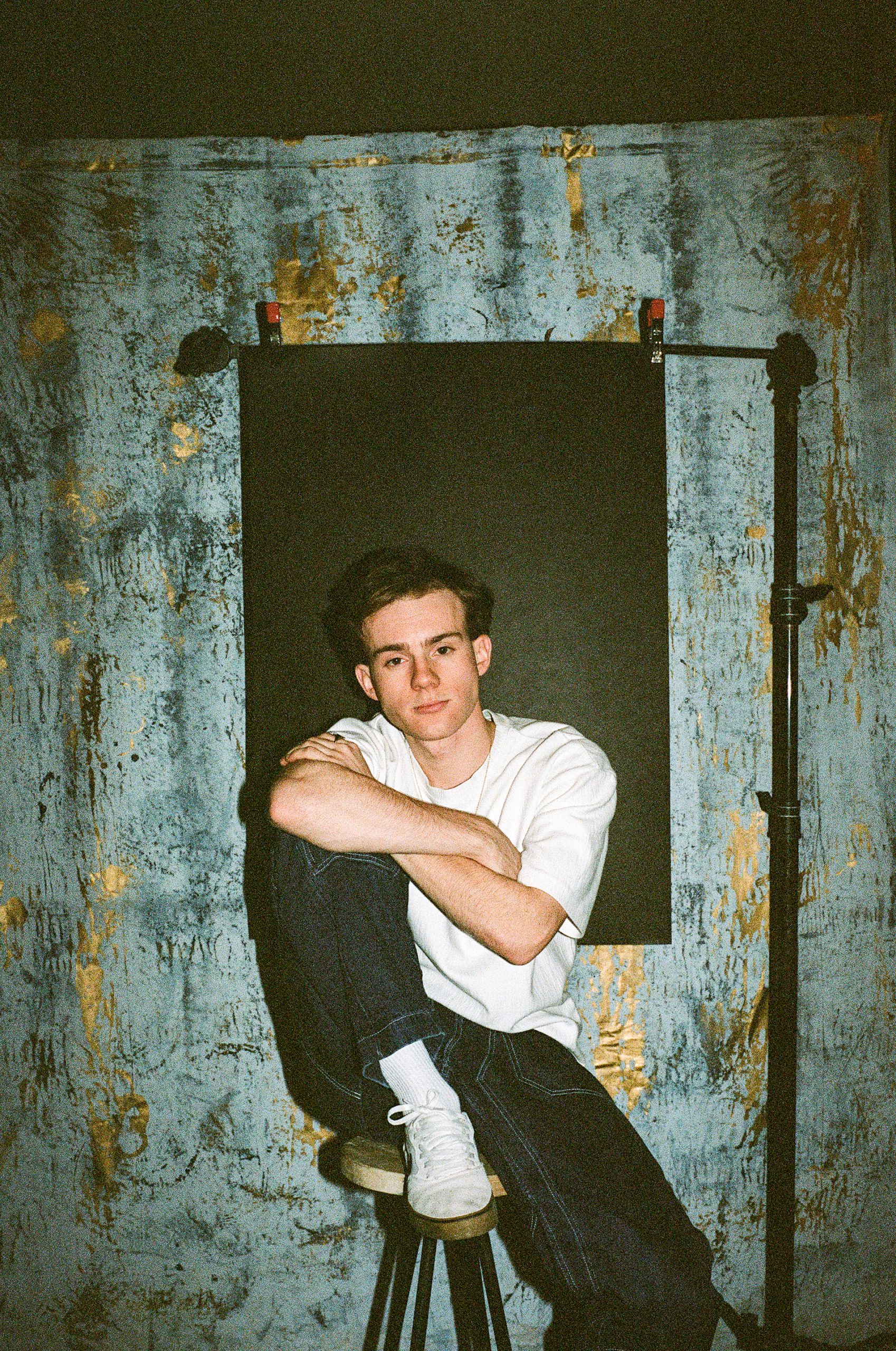 2media_#2_25.11.25__CROP_Portra400_LM6_by_@janhlavacek__-76